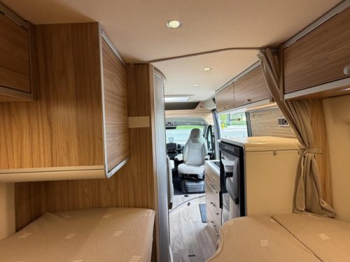 Hymer Yellowstone Cross-Over 180PK 9T-Automaat Enkele Bedden Zonnepanelen foto: 23