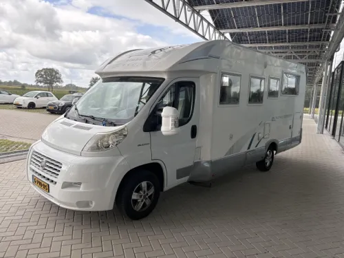 Rimor Europeo 69 PLUS Queensbed / Levelsysteem Foto: 1