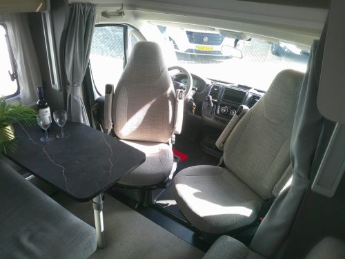 Etrusco T 6900 SB Automatic 5-person Motorhome photo: 2