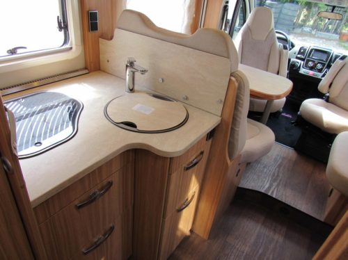 Hymer T598 Semi-integrated French bed Pop-top roof year of manufacture2018 photo: 7