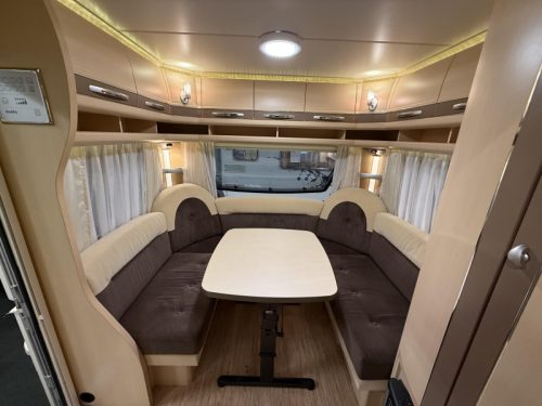 Hobby La Vita Bionda 495 UL 2 BERTHS MOVER AWNING TOP photo: 7