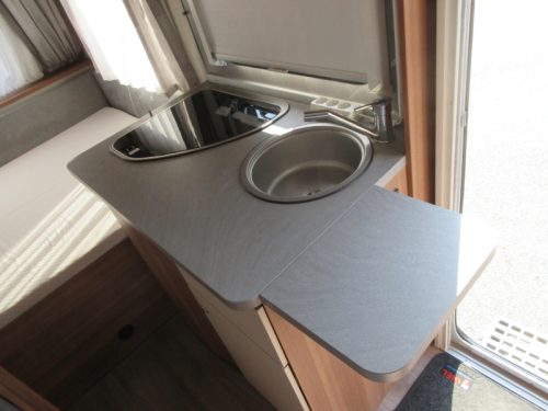Weinsberg CaraOne Edition HOT 390 MET VOORTENT Foto: 4
