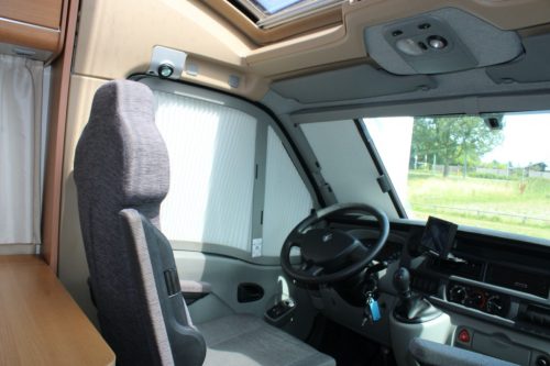 Knaus Sun Ti 700 Meg, Querbett, Garage, drehbare Vordersitze, Halbdinette, Sitzbank. Bj. 2008 Marum (Groningen) Foto: 17