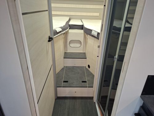 Chausson 777 Titanium Ultimate Einzelbetten XL Garage Foto: 13