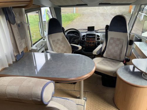 B&uuml;rstner El&eacute;gance 660 Integral, French bed & pull-down bed, Swivel seats, Hydraulic leveling jacks, Year 2004 Camper Centrum On the Road at Noorderringweg 4 in Marum. photo: 7