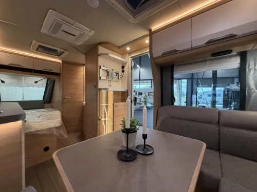 Knaus Sudwind Black Selection 450 FU Dachklimaanlage / franz&ouml;sisches Bett Foto: 21