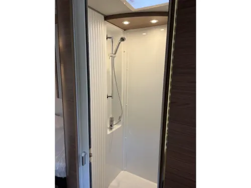 Knaus L!ve Ti 650 MEG Low single beds 180hp photo: 18