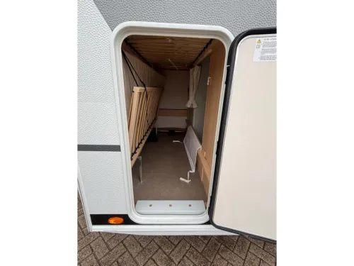 LMC Style 490 K model 2027, bunk bed  photo: 20