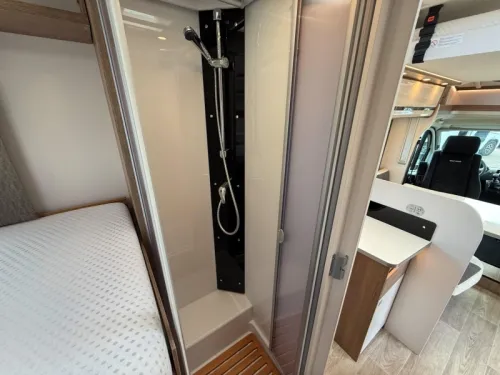 Dethleffs Trend 7057 EB Single Beds and Drop-down Bed photo: 9