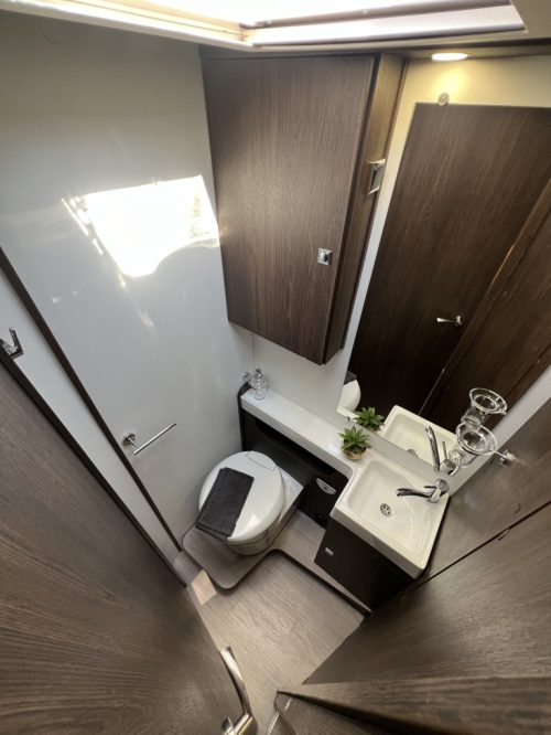 Benimar Tessoro Northautokapp 497 QUEENSBED+HEFBED AUTOMAAT Foto: 9