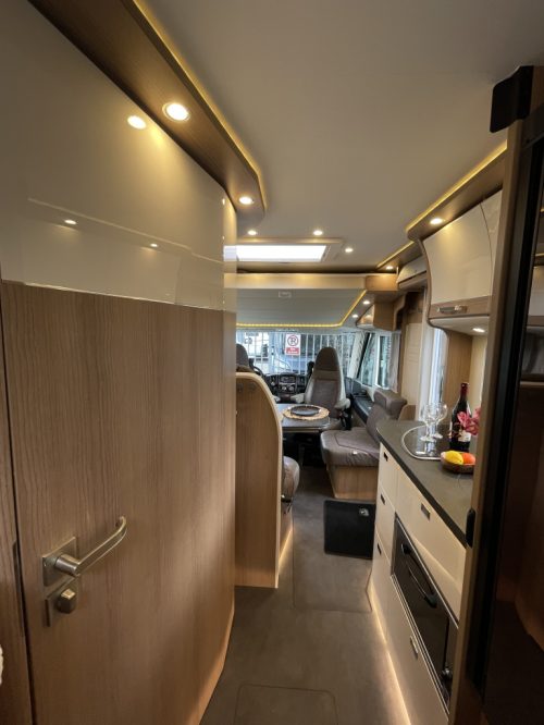 Carthago Malibu 430 LE SINGLE BEDS+POP-TOP ROOF 6.90M BEARLOCK photo: 18