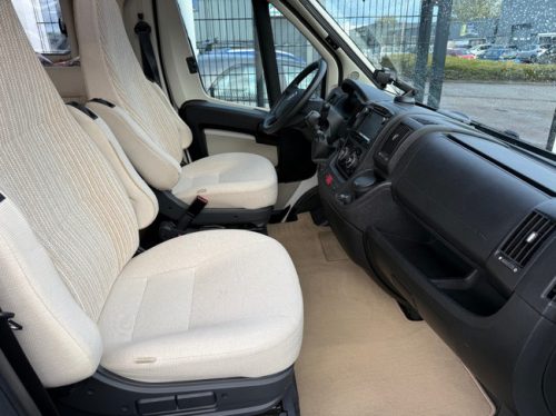 Hymer 598cl Queensbed, Face To Face, Very Spacious Bike Rack, Solar Panel photo: 10