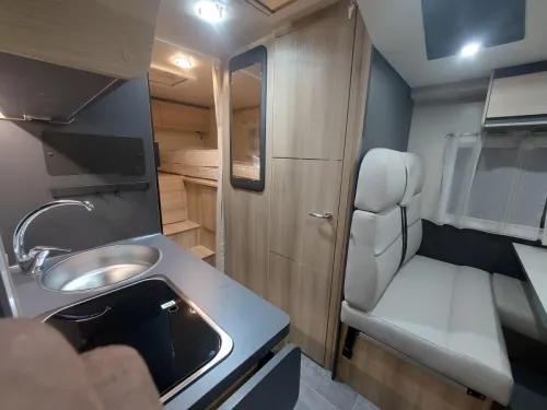Itineo PJ700 single beds pop-top roof photo: 6