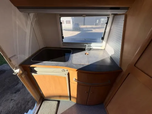 Hymer B 544 Airco, Hubdach, 130PS Foto: 11