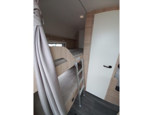 Caravelair Alba Family 466 awning-annex-mover photo: 9