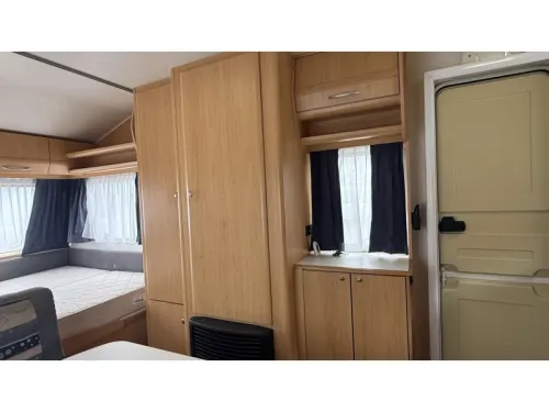 Beyerland Vitesse 460 MD Heckk&uuml;che Sitzgruppe Festbett Foto: 9