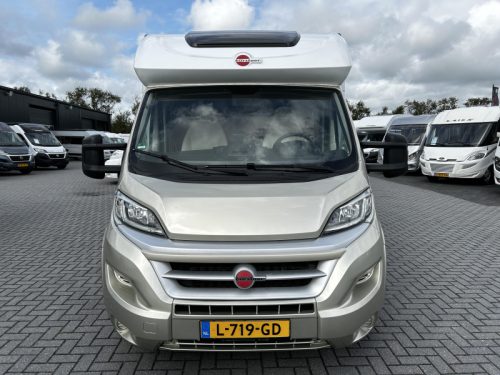 B&uuml;rstner Ixeo IT 700 Queen bed/pop-top roof/39,000km photo: 22