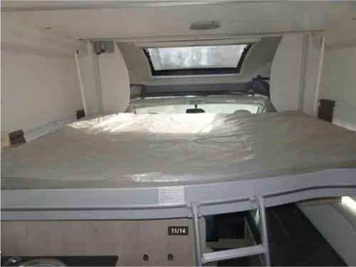 Challenger Special Edition 398 XLB Queens bed Drop-down bed photo: 4