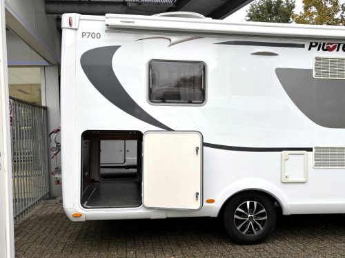 Pilote Sensation 700 P QUEENSBED 6.99M XXL GARAGE CONSTRUCT photo: 22