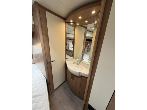 Hobby De Luxe 400 SFE inkl. Mover und Vorzelt Foto: 16