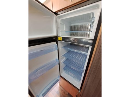 Knaus Sky TI 700 MEG E&P leveling system photo: 8