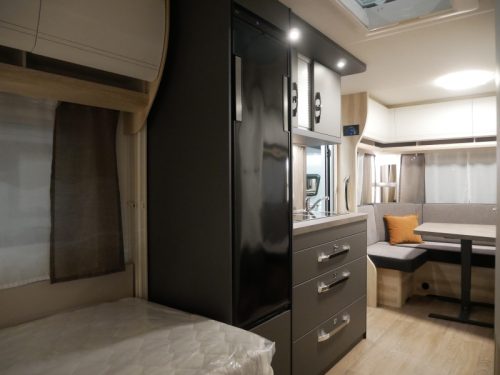 Hobby De Luxe 495 UL NOW AT VAN EIJK CARAVANS! photo: 9