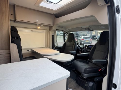 Carado CVE 640 8T Automatic-Longitudinal beds photo: 4