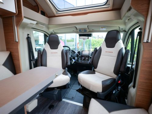 Weinsberg CaraSuite Spicy 700 DX AUTOMATIC FACE 2 FACE 2027 photo: 10