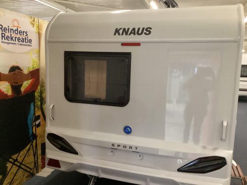 Knaus Sport 420 QD transverse bed  photo: 17