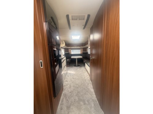 Fendt BRILLANT 650 in new condition Queen bed awning Thule mover Truma xt screen door leather TV roof air conditioning Truma large roof hatch oven xxl refrigerator photo: 20