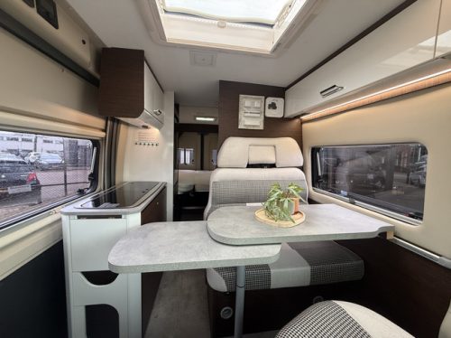 Karmann davis 620 9 speed automatic van conversion 141 hp euro 6 single beds awning flyscreen door swivelling bike rack solar panel photo: 15