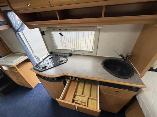 Dethleffs Globetrotter French bed Airco dinette photo: 9