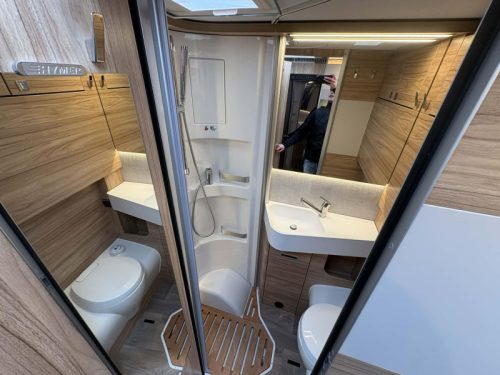 Hymer Exis-i 580 No Drop-down Bed - 1st owner photo: 15