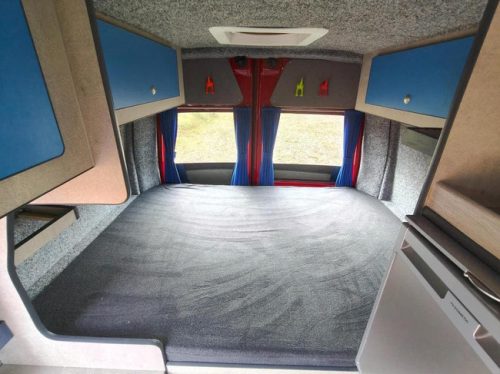 Renault Master automatic camper van very luxurious interior transverse bed air conditioning cruise control camera navigation awning solar panel maxxfan tow bar photo: 20