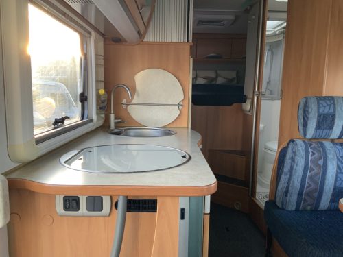 Hymer B 614 2.8 JTD 146 HP Integral, Transverse &ndash; bed & Pull-down bed, Garage etc., Year 2005 Camper centrum on the road photo: 7