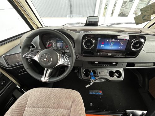 Eura Mobil Integra Line GT 726 QF Queensbed, Oven,MB  foto: 3
