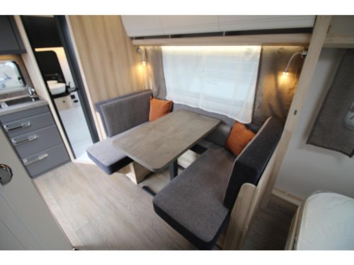 Hobby De Luxe 460 SFF Queensbed photo: 11