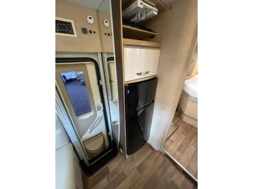 McLouis Nevis 79 G Queensbed Hubdach Foto: 14