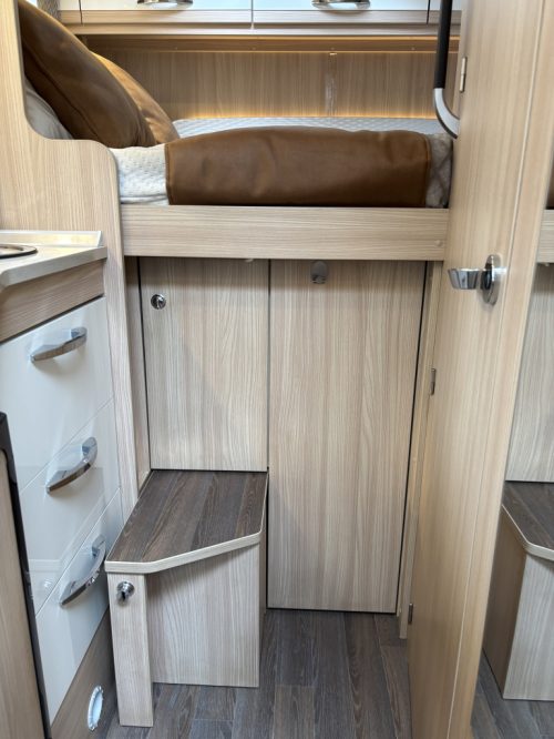 B&uuml;rstner Travel Van T590 TRANSVERSE BED+SEATING AREA EURO 6 SOLAR PANEL photo: 15