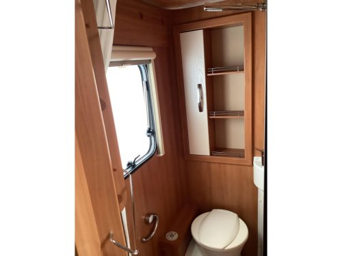Eriba Nova Luxus Line 465 Mover/ toldo de casete foto: 9