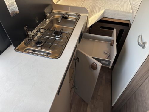 Carado CVE 640 8T Automatic-Longitudinal beds photo: 9
