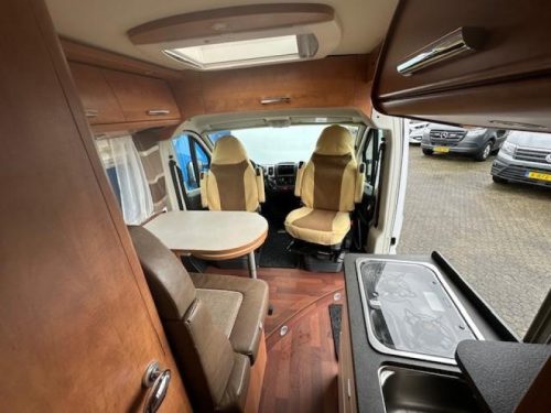 Malibu Van 640 LE SINGLE BEDS + TOW HITCH photo: 1