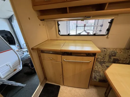 TEC Travel King 390 ATF TRAIN SEATING FIXED BED AWNING photo: 8