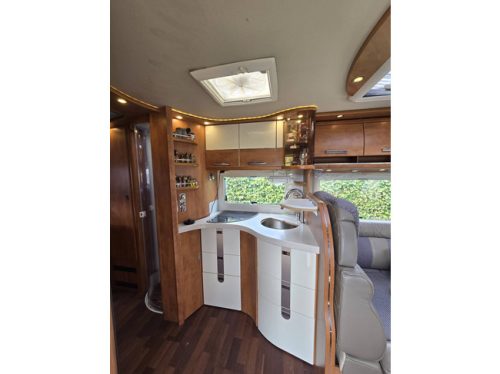 Carthago CHIC C-LINE I XL 5.5 LE 3.0 177 HP FULL OPTIONS !! LONG BEDS PULL-DOWN BED LEVEL SYSTEM 4 SOLAR PANELS 2x 200AH LITHIUM BATTERIES TV photo: 17