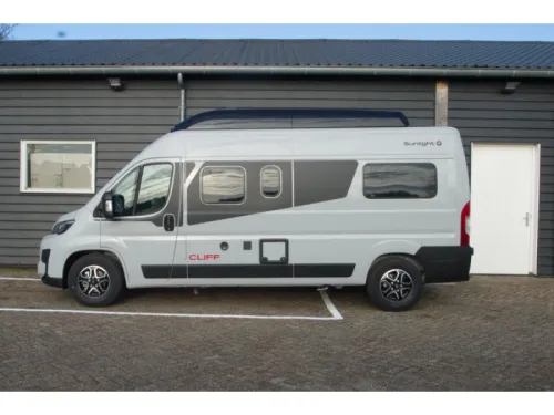 Sunlight Cliff 602 RT Van conversion  photo: 5
