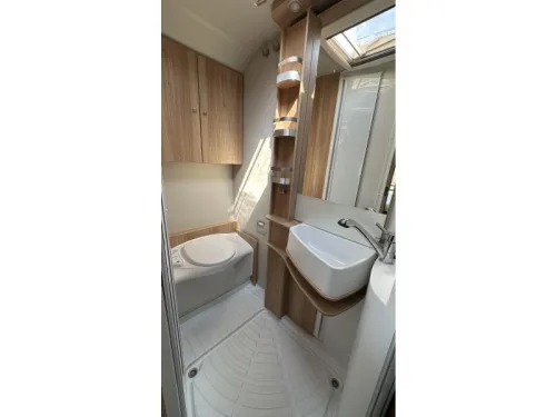 Knaus Sky Wave 60 Years 650 MF Autom-Hubbett-Luftfederung Foto: 23