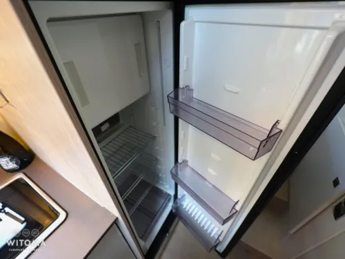 B&uuml;rstner Nexxo Van T 690 G Roof air conditioning | Very neat! photo: 12