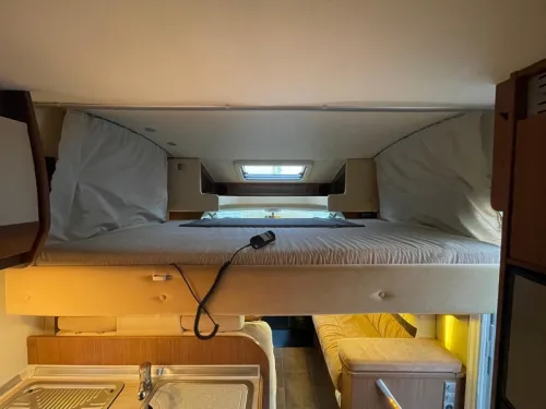 B&uuml;rstner Ixeo Plus 726 IT Queen bed Pop-top roof Air conditioning photo: 16