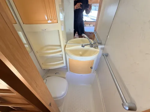 Dethleffs Family 490 TK Family Caravan with awning photo: 8