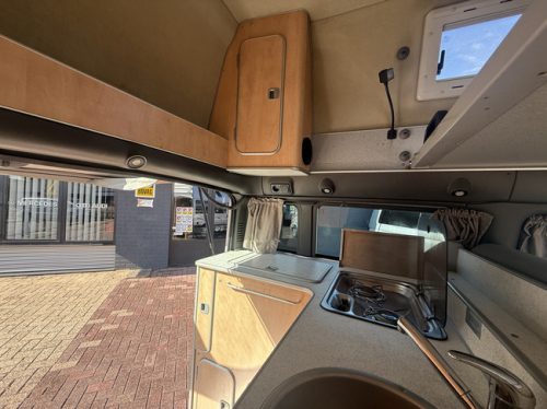 Westfalia ford nugget hoogdak 2.0 126 pk buscamper airco trekhaak 4 slaapplaatsen apk tot 22-04-2027 foto: 19